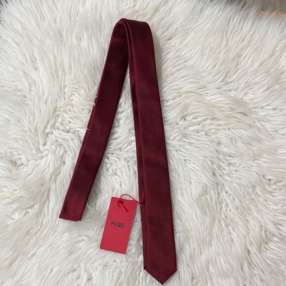 Hugo Boss Rich Burgundy Men's Tie NWT - Picture 1 of 7